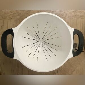 KitchenAid 5 Quart Colander White- White With Black Handles - New With Tags